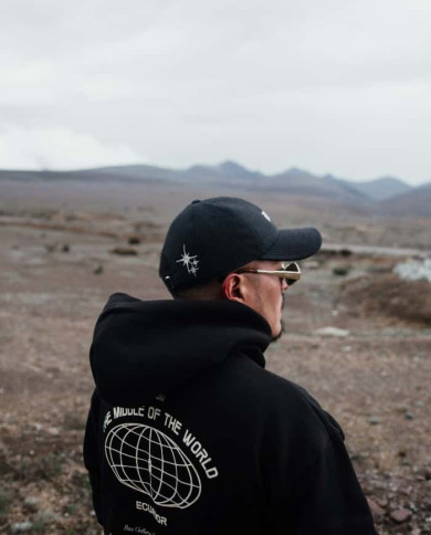 Hoodie “From the Middle of the World” – BOU (Negro)