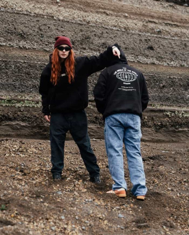 Hoodie “From the Middle of the World” – BOU (Negro)