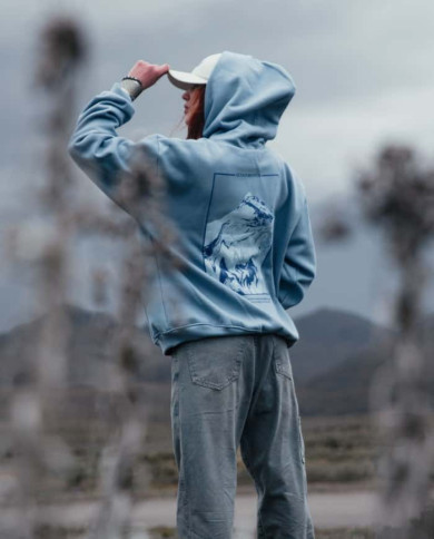 Hoodie “Ecuatorianos” – BOU (Celeste)