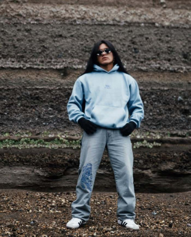 Hoodie “Ecuatorianos” – BOU (Celeste)