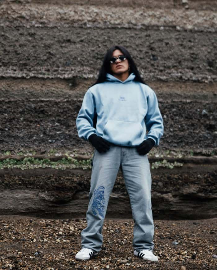 Hoodie “Ecuatorianos” – BOU (Celeste)