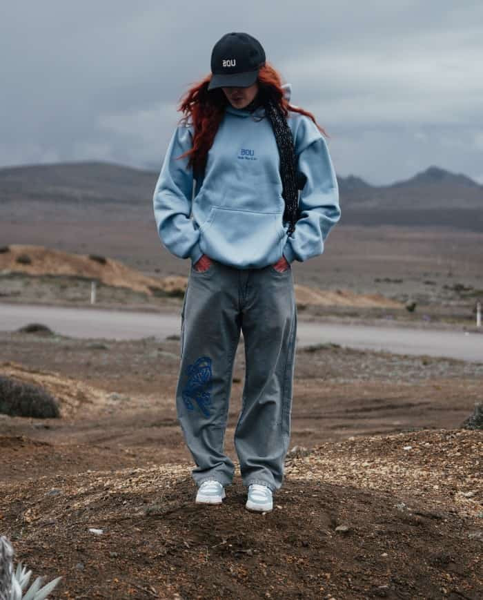 Hoodie “Ecuatorianos” – BOU (Celeste)