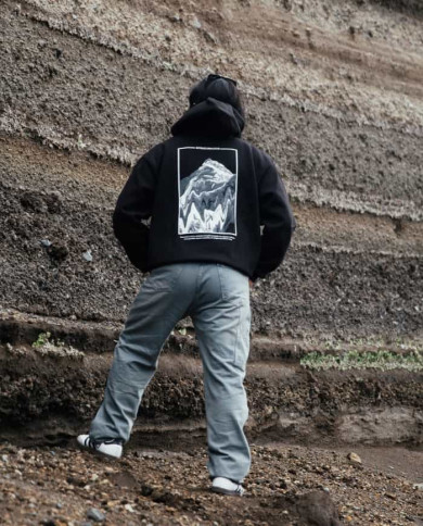 Hoodie “Ecuatorianos” – BOU (Negro)
