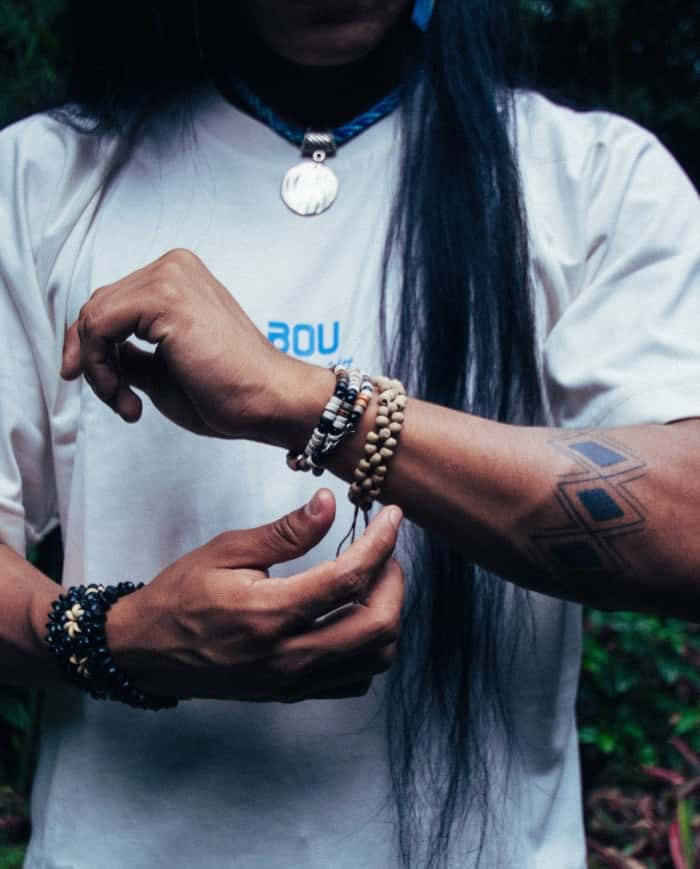 Camiseta “Ecuatorianos” – BOU (Nácar)