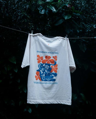Camiseta “Guardián Ancestral” – BOU (Nácar)