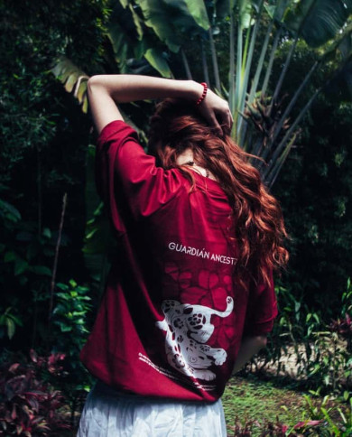 Camiseta “Guardián Ancestral” – BOU (Vino)
